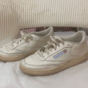 Reebok Cream and Tan Sneakers ◝(ᵔᗜᵔ)◜